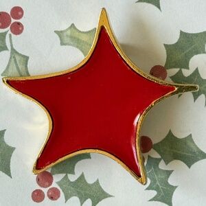 VINTAGE CASTLECLIFF  Red Star Brooch Enamel Polished Gold